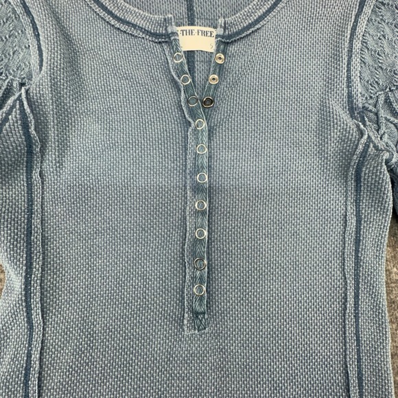 WE THE‎ FREE Blue Cotton Blend Henley Thermal Knit Cable Sleeve Top Size S - Picture 6 of 7